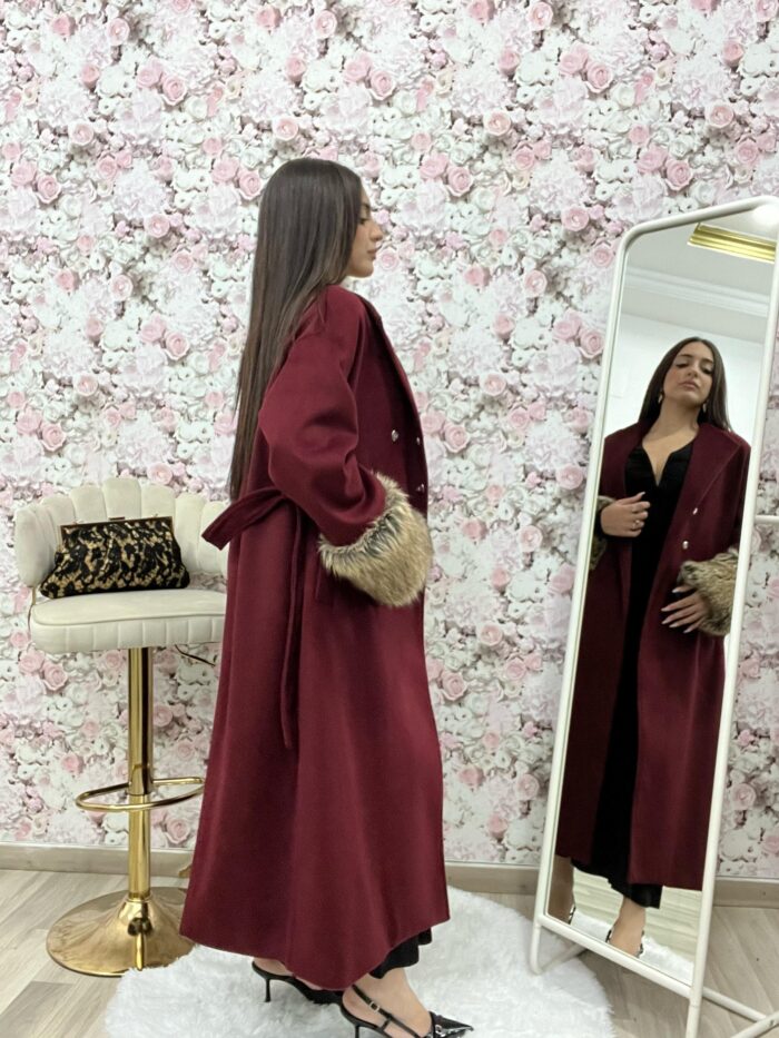 Cappotto con maniche in  pelliccia - immagine 2