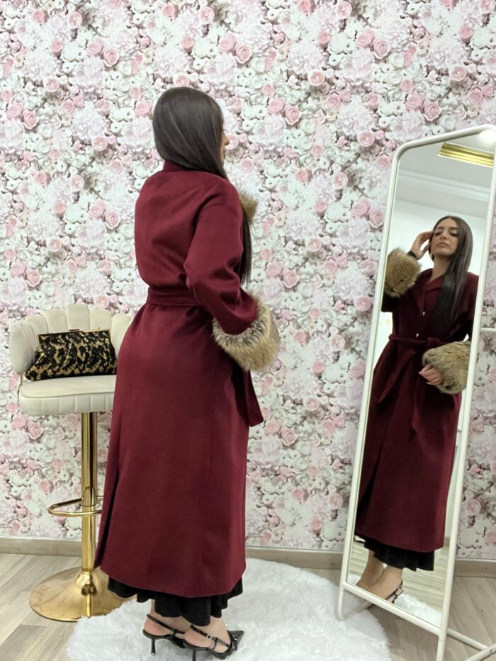 Cappotto con maniche in  pelliccia